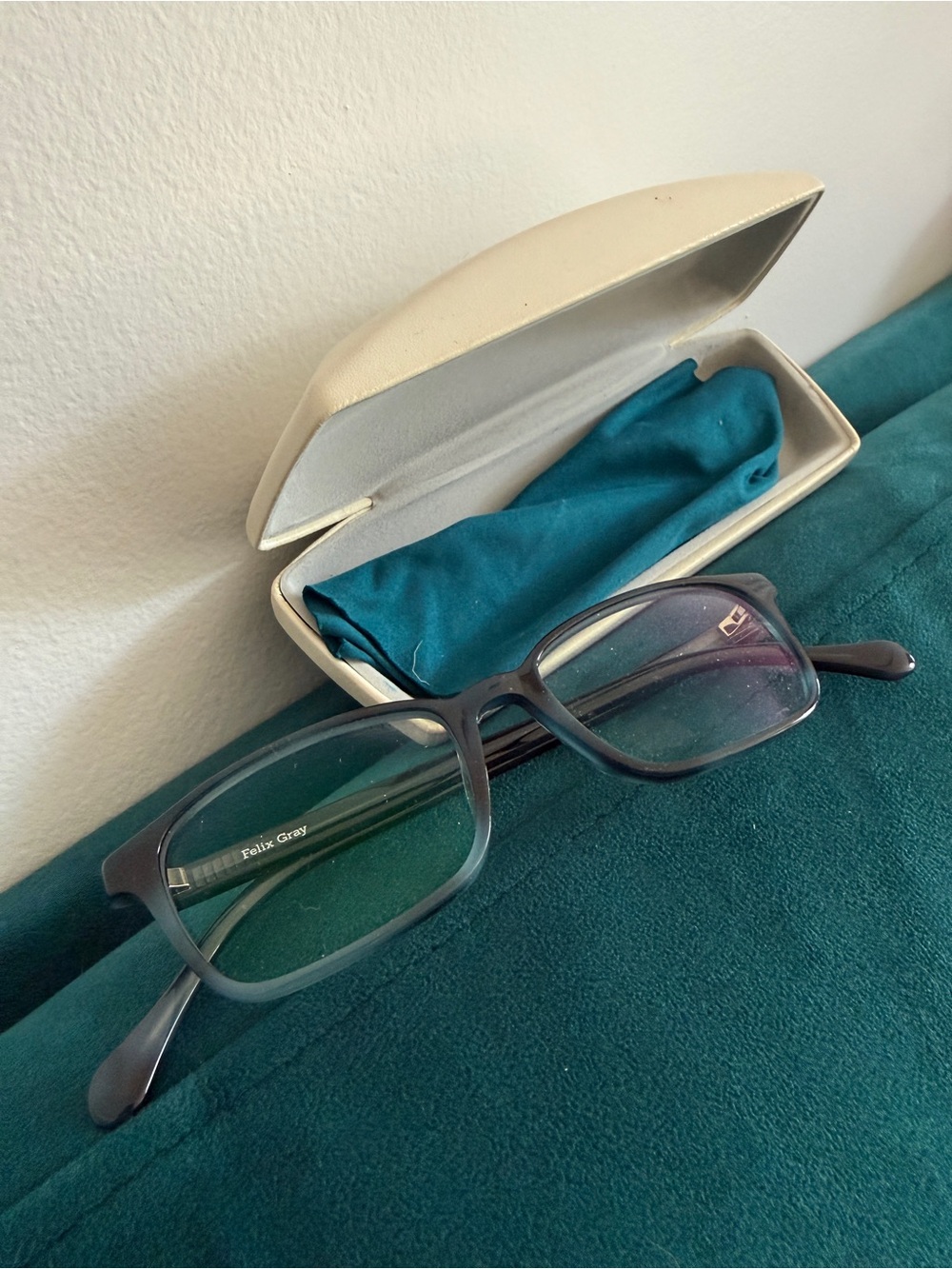 Felix Gray Carver Blue Light Eyeglasses with Cream Case